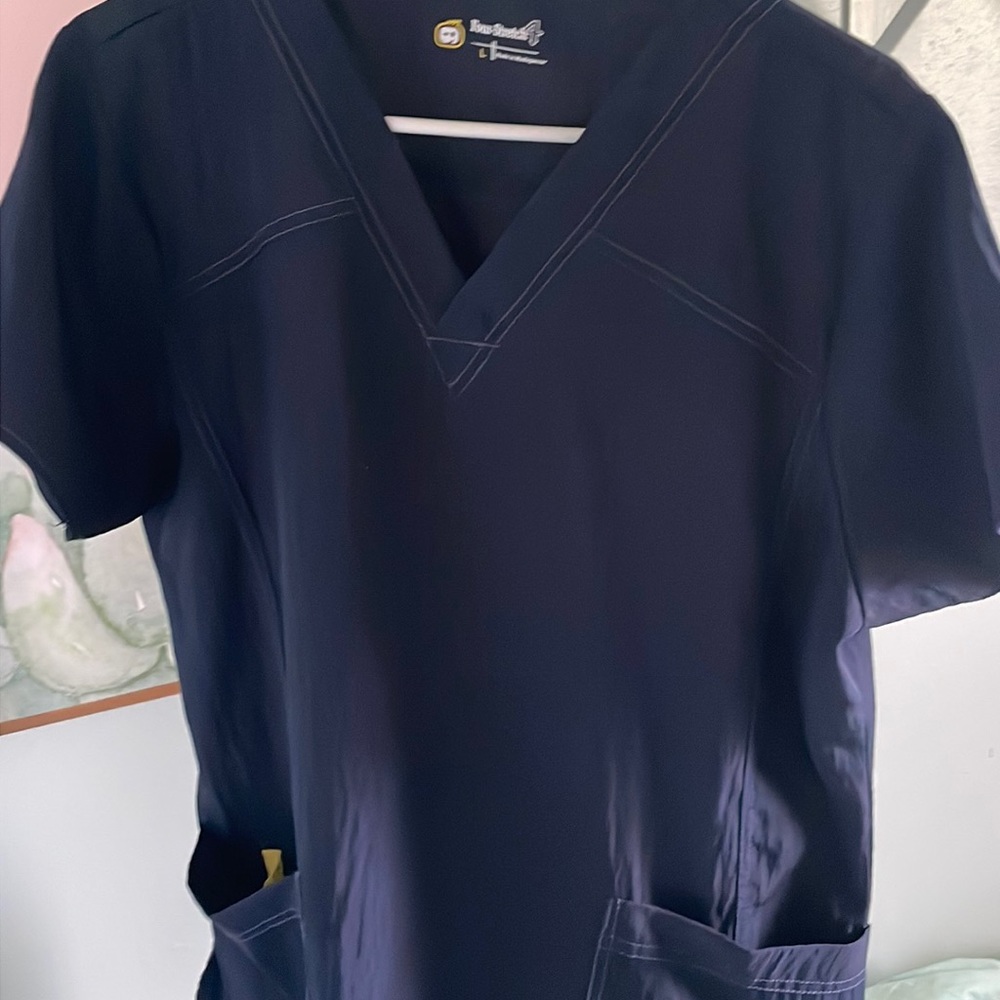 Scrub top